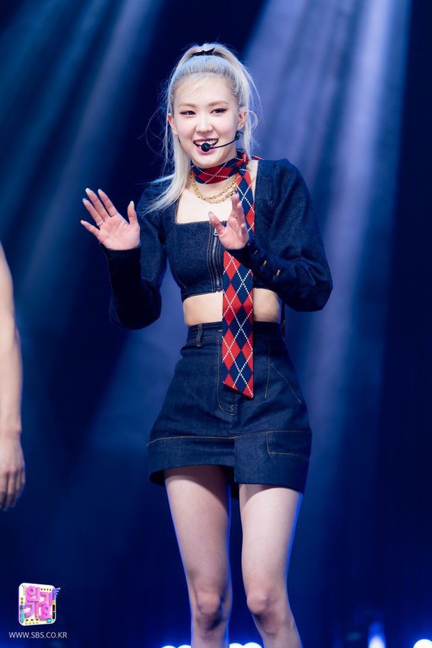 Rosé tiết lộ rằng những lời nói của Jisoo đã ảnh hưởng rất nhiều đến màn ra mắt solo của cô, rất tiếc vì không thể làm được điều này - Ảnh 4. Rosé tiết lộ rằng những lời nói của Jisoo đã ảnh hưởng rất nhiều đến màn ra mắt solo của cô, rất tiếc vì không thể làm được điều này - Ảnh 4.