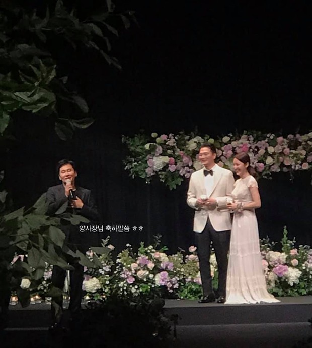Cả nhà YG đi ăn đám cưới có cả bố Yang, fan đào lại khoảnh khắc bật nhạc BLACKPINK quẩy cực sung - Ảnh 1.