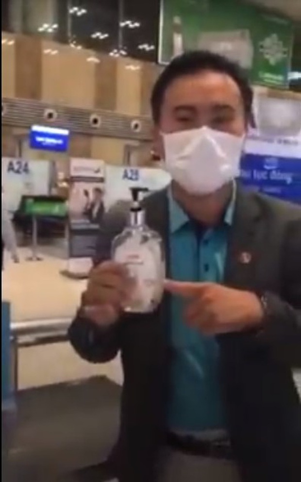 Sân bay Nội Bài lên tiếng vụ dung dịch rửa tay sát khuẩn là nước lã  - Ảnh 2.