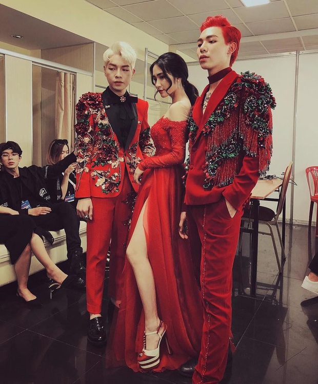 Hòa Minzy hé lộ đôi giày cao kỷ lục giúp ăn gian chiều cao, được dùng nhiều đến mức sờn cả da - Ảnh 5. Hòa Minzy hé lộ đôi giày cao kỷ lục giúp ăn gian chiều cao, được dùng nhiều đến mức sờn cả da - Ảnh 5.