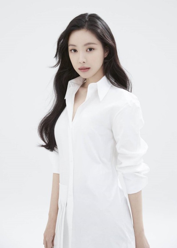 Naeun (Apink) chính thức gia nhập YG, nhưng dân tình chỉ mải tranh cãi ảnh profile mặt đơ như tượng sáp - Ảnh 4.