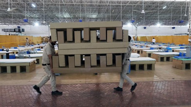 Bi kịch nối tiếp bi kịch: Bệnh viện giữa địa ngục Covid Ấn Độ đang trở nên quá kinh khủng, bệnh nhân phải cầu xin để thoát ra càng sớm càng tốt - Ảnh 3. Bi kịch nối tiếp bi kịch: Bệnh viện giữa địa ngục Covid Ấn Độ đang trở nên quá kinh khủng, bệnh nhân phải cầu xin để thoát ra càng sớm càng tốt - Ảnh 3.