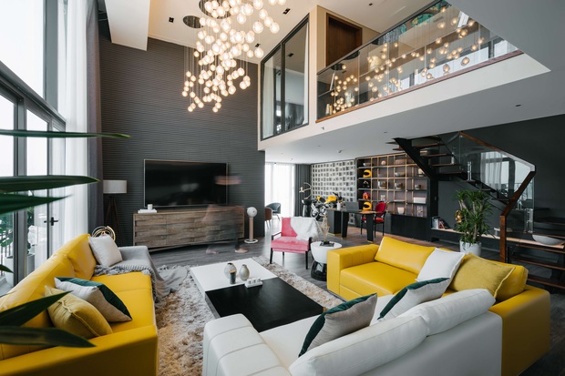 Căn duplex của chủ nhà chơi hệ đa màu sắc: Không gian rực rỡ như gallery, ngó góc làm việc là thấy độ chịu chơi - Ảnh 1. Căn duplex của chủ nhà chơi hệ đa màu sắc: Không gian rực rỡ như gallery, ngó góc làm việc là thấy độ chịu chơi - Ảnh 1.