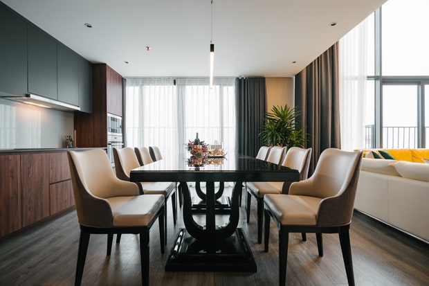 Căn duplex của chủ nhà chơi hệ đa màu sắc: Không gian rực rỡ như gallery, ngó góc làm việc là thấy độ chịu chơi - Ảnh 3. Căn duplex của chủ nhà chơi hệ đa màu sắc: Không gian rực rỡ như gallery, ngó góc làm việc là thấy độ chịu chơi - Ảnh 3.