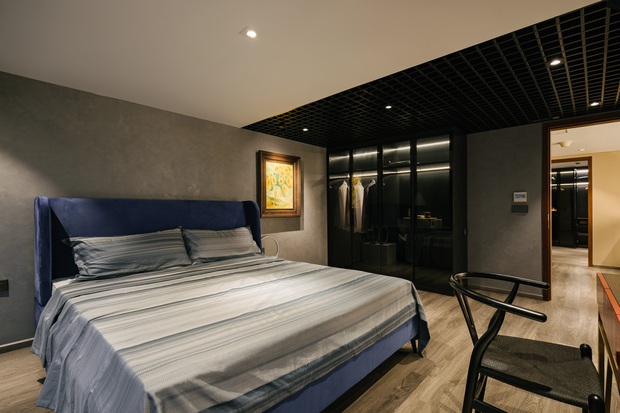 Căn duplex của chủ nhà chơi hệ đa màu sắc: Không gian rực rỡ như gallery, ngó góc làm việc là thấy độ chịu chơi - Ảnh 8. Căn duplex của chủ nhà chơi hệ đa màu sắc: Không gian rực rỡ như gallery, ngó góc làm việc là thấy độ chịu chơi - Ảnh 8.