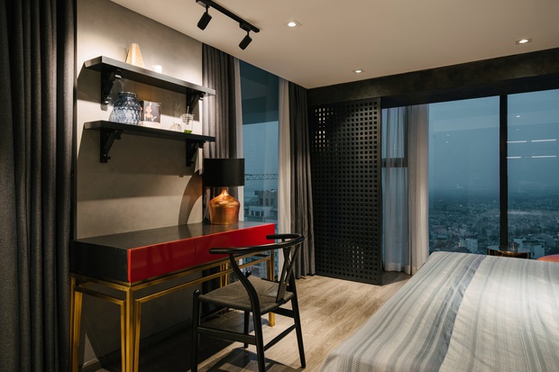 Căn duplex của chủ nhà chơi hệ đa màu sắc: Không gian rực rỡ như gallery, ngó góc làm việc là thấy độ chịu chơi - Ảnh 9. Căn duplex của chủ nhà chơi hệ đa màu sắc: Không gian rực rỡ như gallery, ngó góc làm việc là thấy độ chịu chơi - Ảnh 9.