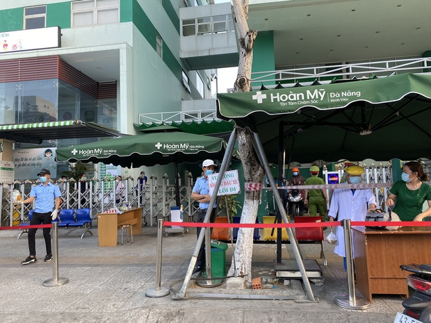 Lịch trình dày đặc của nam nhân viên spa dương tính với SARS-CoV-2 ở Đà Nẵng: Đến bến xe, bar, karaoke, siêu thị, cafe - Ảnh 1. Lịch trình dày đặc của nam nhân viên spa dương tính với SARS-CoV-2 ở Đà Nẵng: Đến bến xe, bar, karaoke, siêu thị, cafe - Ảnh 1.