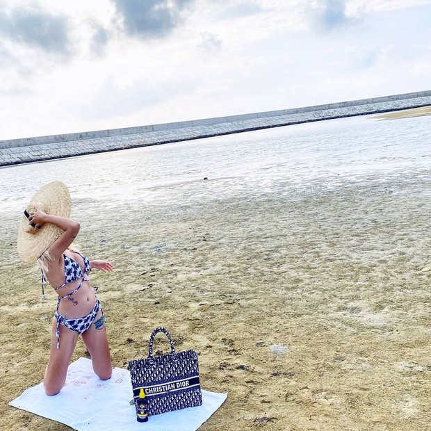 Tổng kết 4 ngày nghỉ lễ: Drama vẫn hóng, ảnh bikini vẫn miệt mài khoe! - Ảnh 16. Tổng kết 4 ngày nghỉ lễ: Drama vẫn hóng, ảnh bikini vẫn miệt mài khoe! - Ảnh 16.