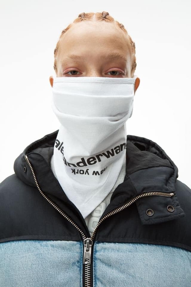 Stylist của aespa cắt khẩu trang thành áo quây cho Karina, nhưng sao nhìn cứ sai sai thế này? - Ảnh 4.