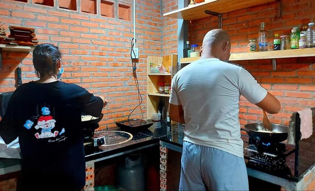 1000 hũ muối vừng từ phương xa tiếp sức tâm dịch Bắc Giang, hành động nhỏ với tấm lòng lớn - Ảnh 5.