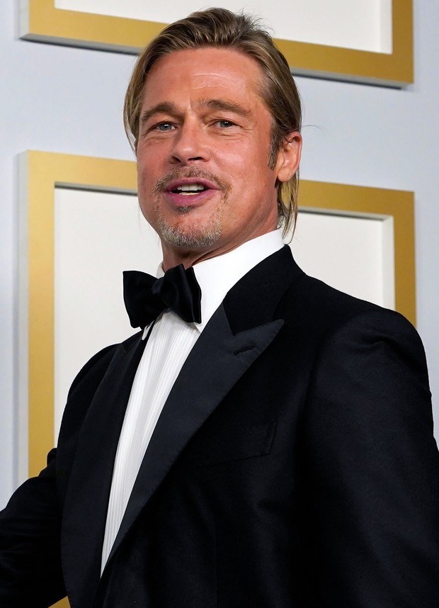 Vừa giành được quyền nuôi con từ Angelina, Brad Pitt đã hẹn hò nữ ca sĩ kém 21 tuổi, còn tán tỉnh ở hậu trường Oscar? - Ảnh 2.