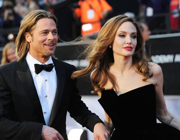 Vừa giành được quyền nuôi con từ Angelina, Brad Pitt đã hẹn hò nữ ca sĩ kém 21 tuổi, còn tán tỉnh ở hậu trường Oscar? - Ảnh 5.