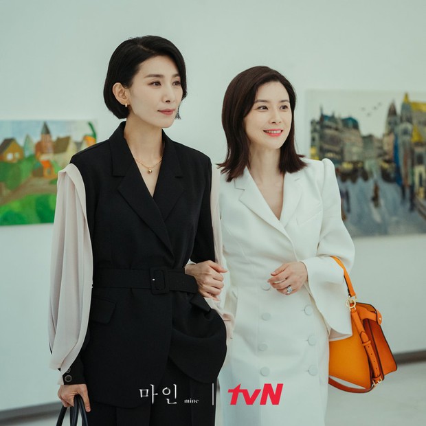 Thính bách hợp ngợp trời của Lee Bo Young và mợ cả Mine, cứ thế này thì cần gì đàn ông nữa - Ảnh 1.