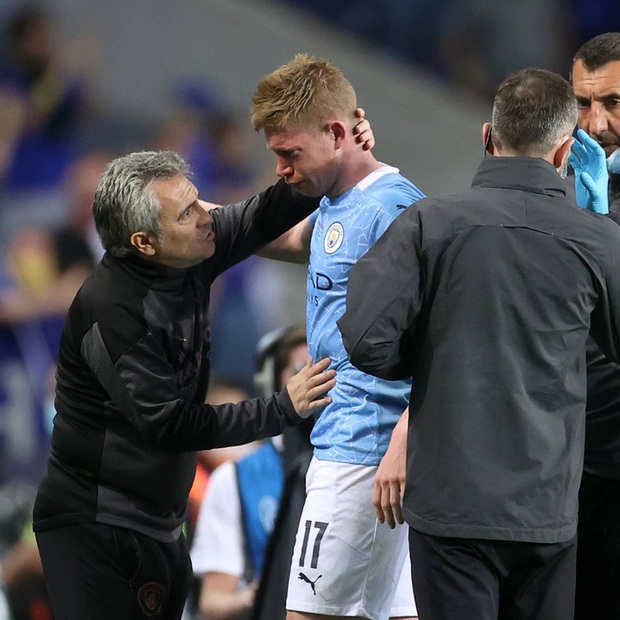 De Bruyne gãy mũi, gãy hốc mắt - Ảnh 2. De Bruyne gãy mũi, gãy hốc mắt - Ảnh 2.