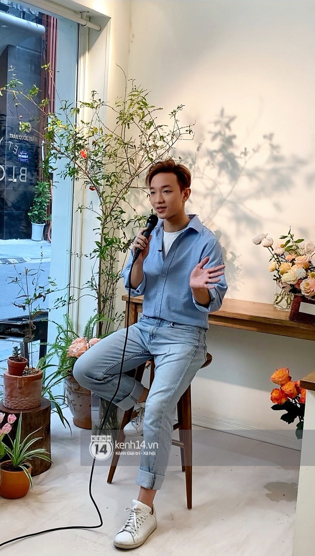 Hoàng Dũng như lạc vào rừng hoa hát nàng thơ cực ngọt tại HOT14 Live COUNTDOWN sau 39 tuần kiên trì bền bỉ - Ảnh 6. Hoàng Dũng như lạc vào rừng hoa hát nàng thơ cực ngọt tại HOT14 Live COUNTDOWN sau 39 tuần kiên trì bền bỉ - Ảnh 6.