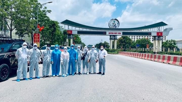 NS Xuân Bắc, Tự Long đã có mặt ở tâm dịch Bắc Ninh - Bắc Giang, đại diện các đơn vị trao 870 triệu đồng cho các tỉnh chống dịch - Ảnh 8. NS Xuân Bắc, Tự Long đã có mặt ở tâm dịch Bắc Ninh - Bắc Giang, đại diện các đơn vị trao 870 triệu đồng cho các tỉnh chống dịch - Ảnh 8.