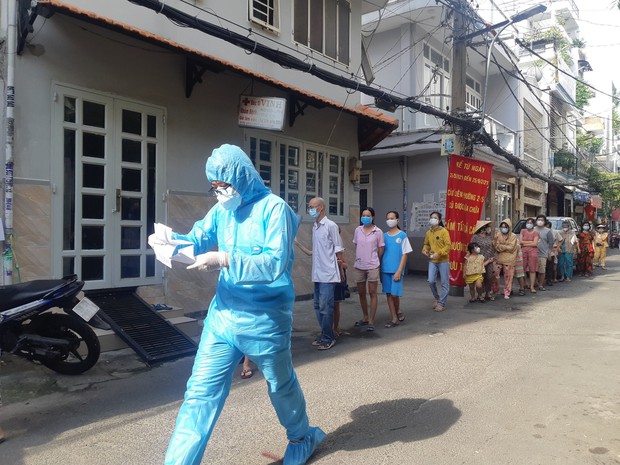 TP.HCM đã tìm thấy mối liên hệ giữa 2 chuỗi lây nhiễm Hội thánh và cặp vợ chồng đi khám bệnh tại BV Hoàn Mỹ - Ảnh 2. TP.HCM đã tìm thấy mối liên hệ giữa 2 chuỗi lây nhiễm Hội thánh và cặp vợ chồng đi khám bệnh tại BV Hoàn Mỹ - Ảnh 2.