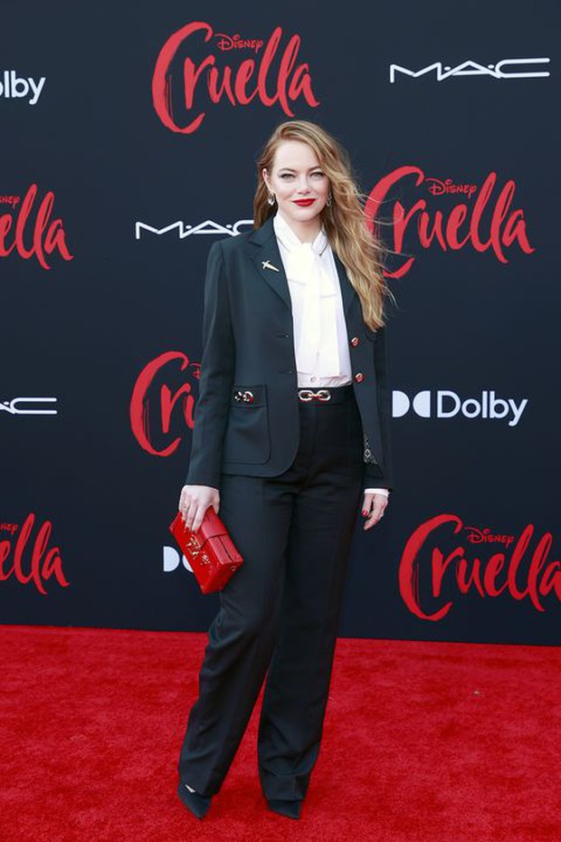 Cruella (2021): Khi cái ác trông thật... sành điệu, khiến người ta u mê bởi loạt mẫu thiết kế độc bản, nhuốm màu dị biệt - Ảnh 10.