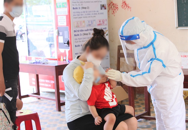Bé trai 4 tuổi ở Đà Nẵng bị lây nhiễm COVID-19 từ bố mẹ sau 23 ngày cách ly và không có triệu chứng - Ảnh 1.