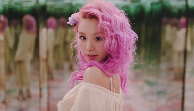 Cuối cùng TWICE cũng có 1 chiếc trailer xứng tầm rồi, khoe visual tất cả thành viên đều rất xinh đẹp, rất tuyệt vời, xin cảm ơn! - Ảnh 8. Cuối cùng TWICE cũng có 1 chiếc trailer xứng tầm rồi, khoe visual tất cả thành viên đều rất xinh đẹp, rất tuyệt vời, xin cảm ơn! - Ảnh 8.