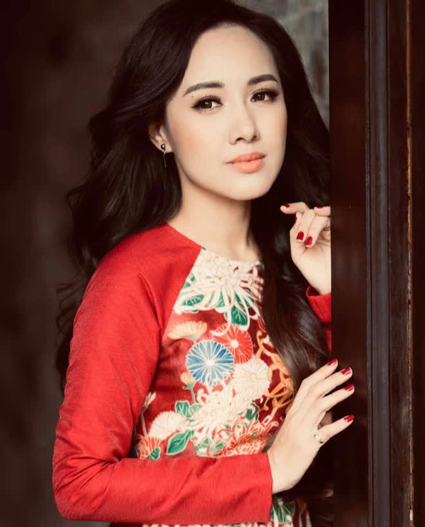 BTV giọng miền Nam đầu tiên dẫn Thời Sự 19H của VTV: Tốt nghiệp ngành chẳng liên quan, cho con học trường mà năm nào phụ huynh cũng ùn ùn tranh chỗ - Ảnh 3. BTV giọng miền Nam đầu tiên dẫn Thời Sự 19H của VTV: Tốt nghiệp ngành chẳng liên quan, cho con học trường mà năm nào phụ huynh cũng ùn ùn tranh chỗ - Ảnh 3.