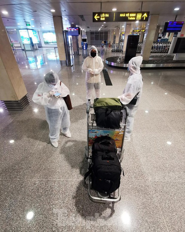  Sân bay Nội Bài, Tân Sơn Nhất vắng tanh sau khi TPHCM thực hiện giãn cách xã hội  - Ảnh 2.