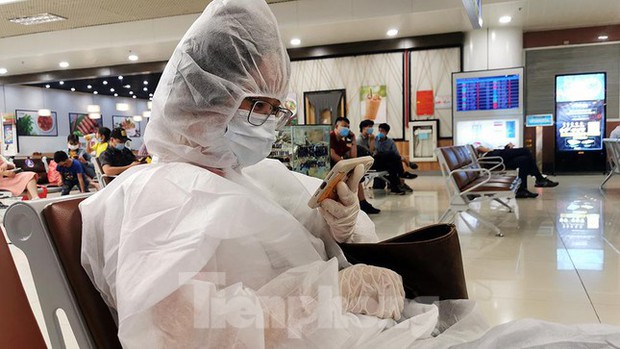  Sân bay Nội Bài, Tân Sơn Nhất vắng tanh sau khi TPHCM thực hiện giãn cách xã hội  - Ảnh 12.