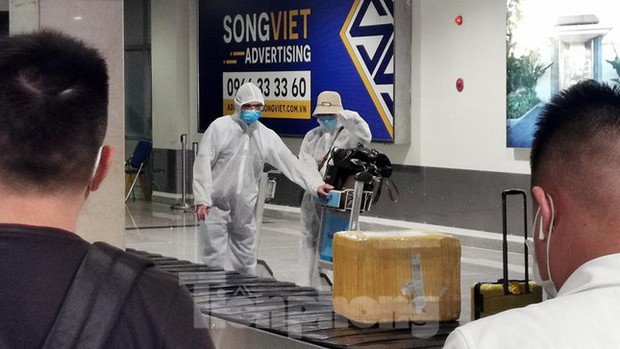  Sân bay Nội Bài, Tân Sơn Nhất vắng tanh sau khi TPHCM thực hiện giãn cách xã hội  - Ảnh 14.