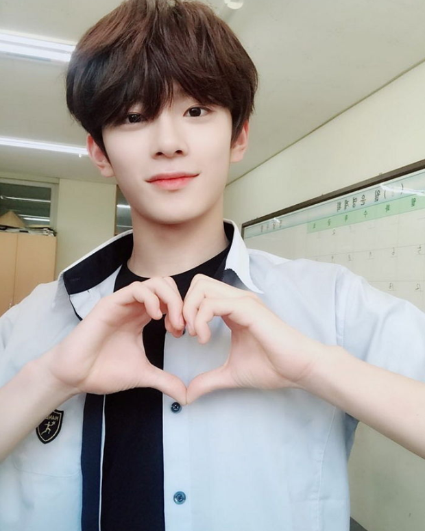 Học sinh trường nghệ thuật hé lộ idol đẹp nhất ngoài đời: Nữ thần Gen Z nhà JYP xinh như búp bê, em trai BTS và nam idol kém tiếng ai đẹp hơn? - Ảnh 13.