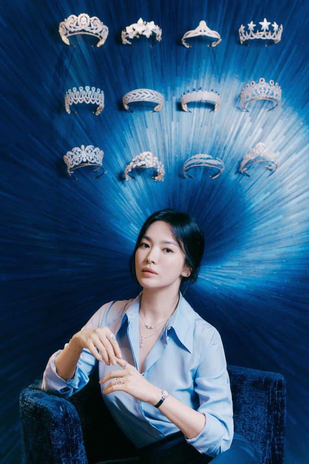 Nửa đêm, Song Hye Kyo đánh úp dân tình với bộ ảnh đẹp muốn xỉu: Diện sơ mi đơn giản mà sang hết nấc, gương mặt cực phẩm xinh hút hồn - Ảnh 6. Nửa đêm, Song Hye Kyo đánh úp dân tình với bộ ảnh đẹp muốn xỉu: Diện sơ mi đơn giản mà sang hết nấc, gương mặt cực phẩm xinh hút hồn - Ảnh 6.