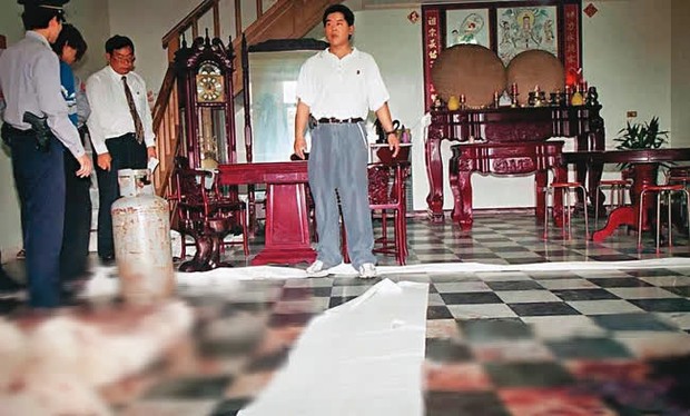 Đôi vợ chồng bị giết bởi hàng trăm nhát dao, chiếc đồng hồ và con chó bỗng trở thành manh mối, hé lộ bi kịch gia đình không tưởng tượng nổi - Ảnh 2. Đôi vợ chồng bị giết bởi hàng trăm nhát dao, chiếc đồng hồ và con chó bỗng trở thành manh mối, hé lộ bi kịch gia đình không tưởng tượng nổi - Ảnh 2.