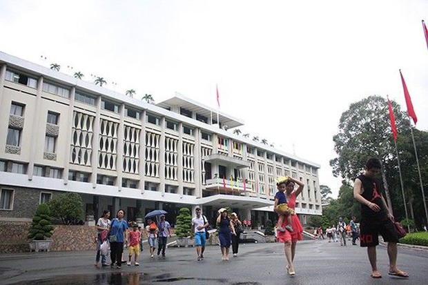 TP.HCM cách ly ngay du khách có thân nhiệt cao hơn 37,5 độ C - Ảnh 1. TP.HCM cách ly ngay du khách có thân nhiệt cao hơn 37,5 độ C - Ảnh 1.