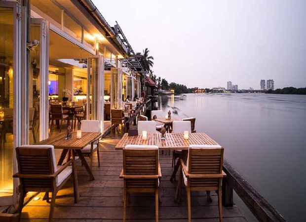 Bị tố gây khó dễ và phân biệt đối xử với khách Việt, nhà hàng ven sông nổi tiếng Sài Gòn nói gì? - Ảnh 3. Bị tố gây khó dễ và phân biệt đối xử với khách Việt, nhà hàng ven sông nổi tiếng Sài Gòn nói gì? - Ảnh 3.