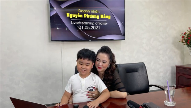 Bà Phương Hằng chia sẻ hình ảnh con trai và con dâu trong lễ đính hôn bí mật, nhan sắc của nàng dâu hào môn khiến nhiều người trầm trồ - Ảnh 2. Bà Phương Hằng chia sẻ hình ảnh con trai và con dâu trong lễ đính hôn bí mật, nhan sắc của nàng dâu hào môn khiến nhiều người trầm trồ - Ảnh 2.
