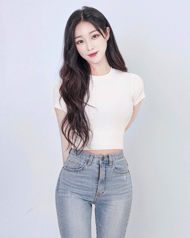 Không hở bạo nhưng nữ streamer Hàn này vẫn khiến tất cả trầm trồ bởi nhan sắc lẫn body cực phẩm - Ảnh 5.