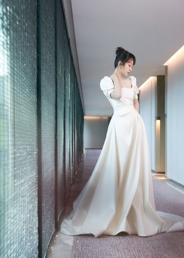 Sự kiện hot nhất hôm nay: Nhiệt Ba hack tuổi vẫn bị Dương Tử - Lý Thấm lấn át, Quan Hiểu Đồng nhạt nhoà đến đáng ngại - Ảnh 7. Sự kiện hot nhất hôm nay: Nhiệt Ba hack tuổi vẫn bị Dương Tử - Lý Thấm lấn át, Quan Hiểu Đồng nhạt nhoà đến đáng ngại - Ảnh 7.