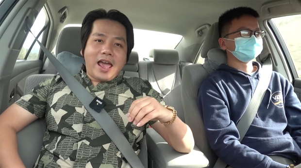 Khoa Pug bất ngờ tiết lộ người mới sau khi chia tay cameramen cũ: Là MasterChef của một nhà hàng Việt tại Mỹ? - Ảnh 1. Khoa Pug bất ngờ tiết lộ người mới sau khi chia tay cameramen cũ: Là MasterChef của một nhà hàng Việt tại Mỹ? - Ảnh 1.