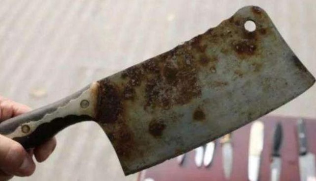 Cụ ông mang con dao hoen gỉ đi giám định, khán giả cười ồ nhưng chuyên gia khảo cổ ra giá 700 triệu rồi hỏi luôn... gia phả nhà cụ - Ảnh 3. Cụ ông mang con dao hoen gỉ đi giám định, khán giả cười ồ nhưng chuyên gia khảo cổ ra giá 700 triệu rồi hỏi luôn... gia phả nhà cụ - Ảnh 3.