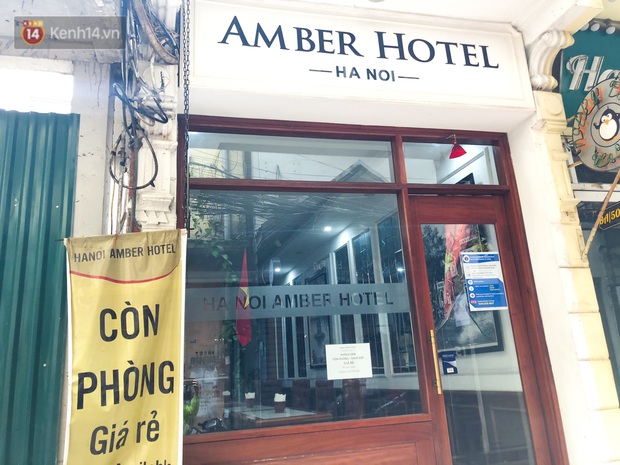 Hà Nội: Cận cảnh phong tỏa, phun khử khuẩn 1 đoạn con phố Đinh Liệt cùng rất nhiều điểm đến của ca dương tính SARS-CoV-2 - Ảnh 2. Hà Nội: Cận cảnh phong tỏa, phun khử khuẩn 1 đoạn con phố Đinh Liệt cùng rất nhiều điểm đến của ca dương tính SARS-CoV-2 - Ảnh 2.