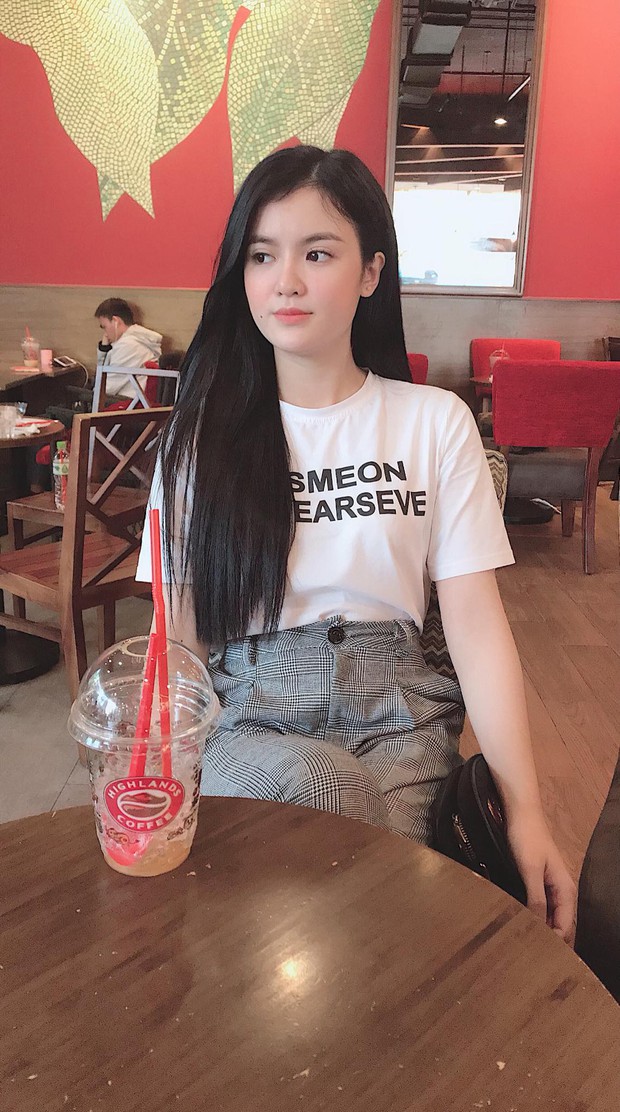 Con dâu sinh năm 96 của nữ đại gia Phương Hằng được mẹ chồng nhận xét thế nào về nhan sắc? - Ảnh 4. Con dâu sinh năm 96 của nữ đại gia Phương Hằng được mẹ chồng nhận xét thế nào về nhan sắc? - Ảnh 4.