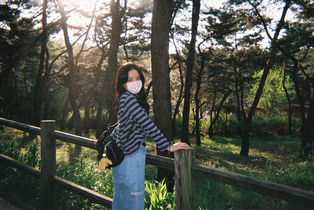 Lisa tung loạt ảnh vi vu đảo Jeju cùng Jisoo, ảnh phim kiểm chứng body và nhan sắc đời thực của 2 mỹ nhân BLACKPINK - Ảnh 4. Lisa tung loạt ảnh vi vu đảo Jeju cùng Jisoo, ảnh phim kiểm chứng body và nhan sắc đời thực của 2 mỹ nhân BLACKPINK - Ảnh 4.
