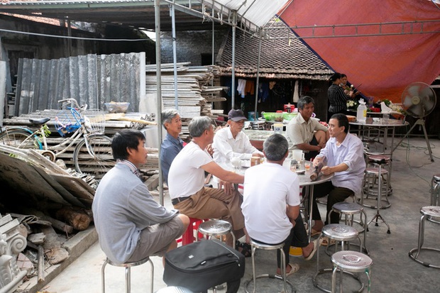 Bố nam sinh quên mình cứu 3 bạn đuối nước nghẹn ngào: “Con mất rồi nhưng con đã sống tốt đời đẹp đạo như đã được dạy từ bé” - Ảnh 3. Bố nam sinh quên mình cứu 3 bạn đuối nước nghẹn ngào: “Con mất rồi nhưng con đã sống tốt đời đẹp đạo như đã được dạy từ bé” - Ảnh 3.