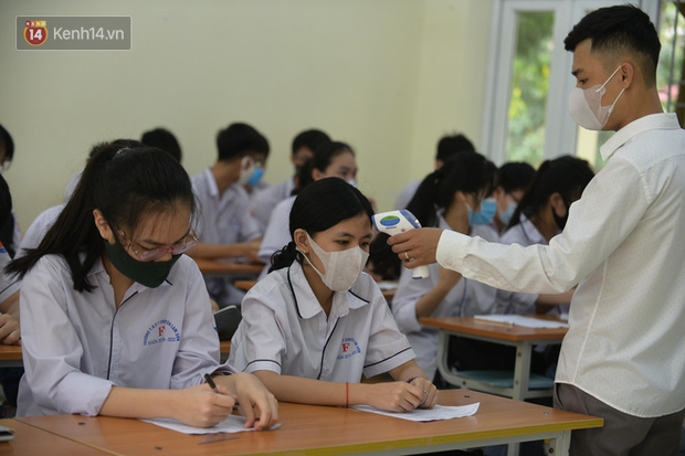 Thêm nhiều học sinh phải nghỉ học khẩn vì xuất hiện F1 tại địa phương - Ảnh 1. Thêm nhiều học sinh phải nghỉ học khẩn vì xuất hiện F1 tại địa phương - Ảnh 1.