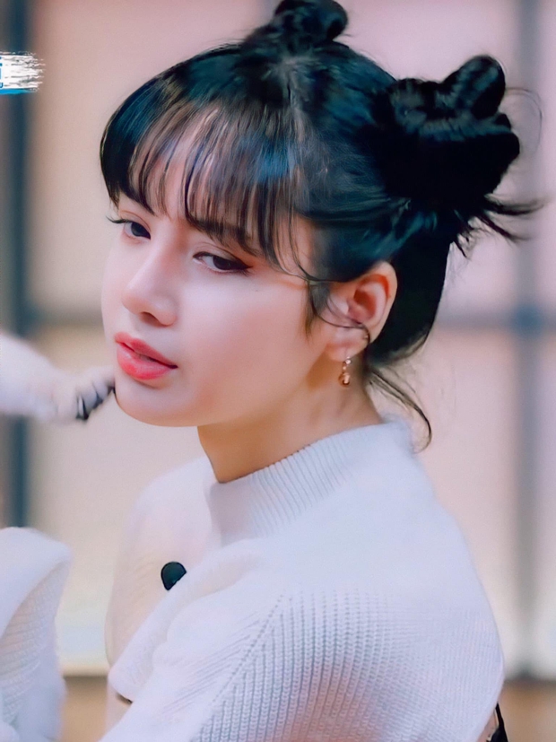Hình ảnh cuối cùng của Lisa trước khi Thanh Xuân Có Bạn bị buộc dừng ghi hình, visual đẳng cấp khiến ai cũng nuối tiếc - Ảnh 2. Hình ảnh cuối cùng của Lisa trước khi Thanh Xuân Có Bạn bị buộc dừng ghi hình, visual đẳng cấp khiến ai cũng nuối tiếc - Ảnh 2.