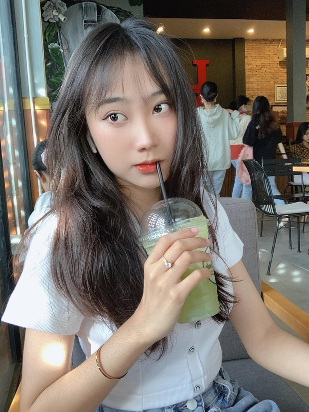 Siêu xạ thủ Ara công khai người yêu, là gái xinh thích diện áo dài trắng chuẩn gu mà mọi game thủ mê mệt? - Ảnh 3. Siêu xạ thủ Ara công khai người yêu, là gái xinh thích diện áo dài trắng chuẩn gu mà mọi game thủ mê mệt? - Ảnh 3.