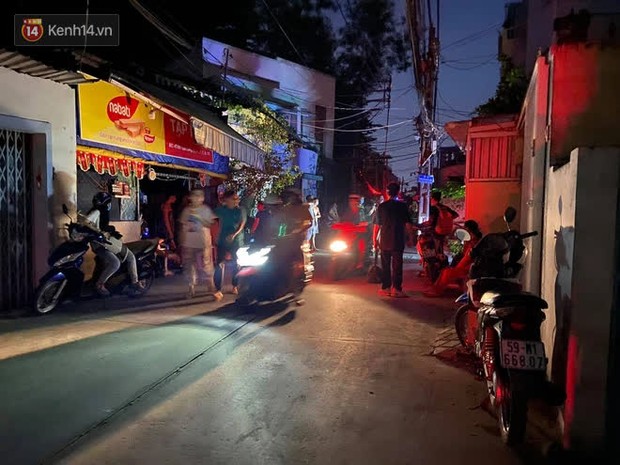 Cháy nhà ở Sài Gòn khiến ít nhất 7 người tử vong thương tâm: Khoảng 10 người mắc kẹt không thoát ra được - Ảnh 1. Cháy nhà ở Sài Gòn khiến ít nhất 7 người tử vong thương tâm: Khoảng 10 người mắc kẹt không thoát ra được - Ảnh 1.