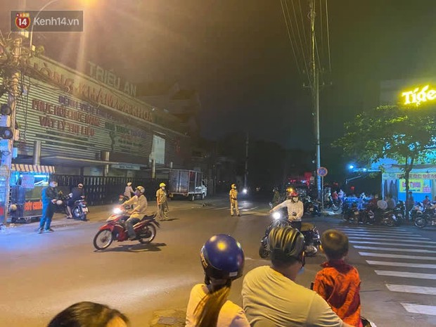 Cháy nhà ở Sài Gòn khiến ít nhất 7 người tử vong thương tâm: Khoảng 10 người mắc kẹt không thoát ra được - Ảnh 3. Cháy nhà ở Sài Gòn khiến ít nhất 7 người tử vong thương tâm: Khoảng 10 người mắc kẹt không thoát ra được - Ảnh 3.