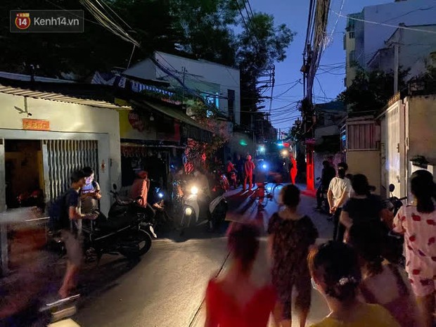 Cháy nhà ở Sài Gòn khiến ít nhất 7 người tử vong thương tâm: Khoảng 10 người mắc kẹt không thoát ra được - Ảnh 9. Cháy nhà ở Sài Gòn khiến ít nhất 7 người tử vong thương tâm: Khoảng 10 người mắc kẹt không thoát ra được - Ảnh 9.