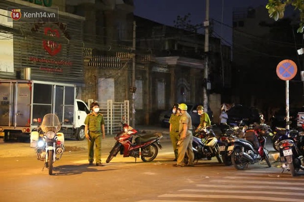 Cháy nhà ở Sài Gòn khiến ít nhất 7 người tử vong thương tâm: Khoảng 10 người mắc kẹt không thoát ra được - Ảnh 6. Cháy nhà ở Sài Gòn khiến ít nhất 7 người tử vong thương tâm: Khoảng 10 người mắc kẹt không thoát ra được - Ảnh 6.