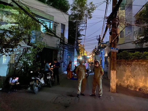Cháy nhà ở Sài Gòn khiến ít nhất 7 người tử vong thương tâm: Khoảng 10 người mắc kẹt không thoát ra được - Ảnh 8. Cháy nhà ở Sài Gòn khiến ít nhất 7 người tử vong thương tâm: Khoảng 10 người mắc kẹt không thoát ra được - Ảnh 8.